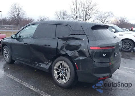 2023 BMW Ix xDrive50 z USA, uszkodzony, nr VIN WB523CF09PCL15523